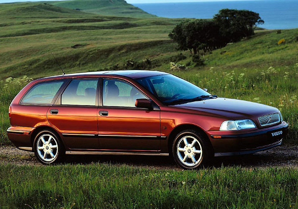 volvo_v40_1.jpg